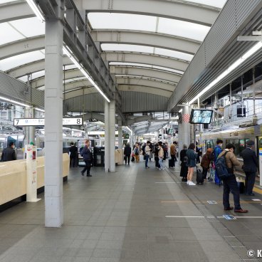 Osaka JR station, Platform of the local JR train bound for Kyoto 2