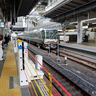 Osaka JR station, Platform of the local JR train bound for Kyoto