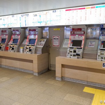 Osaka-Umeda station, Vending machines for train tickets and top up IC cards (Suica)