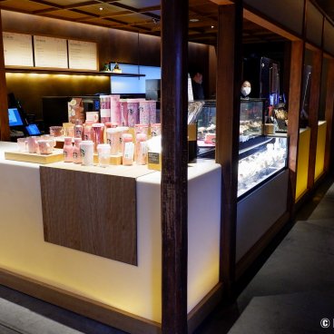 Starbucks Kyoto Ninenzaka Yasaka Chaya, Ordering counter at the ground floor