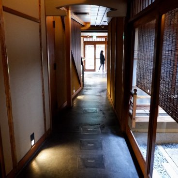 Starbucks Kyoto Ninenzaka Yasaka Chaya, Corridor at the ground floor