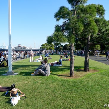 Yamashita Park (Yokohama), Walkway along the Yokohama Bay