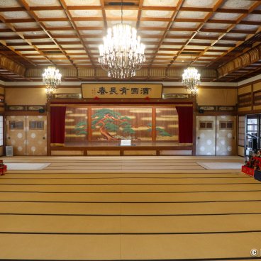Hinjitsukan (Ise), Ohiroma room with Noh theater stage and Hina Matsuri displays