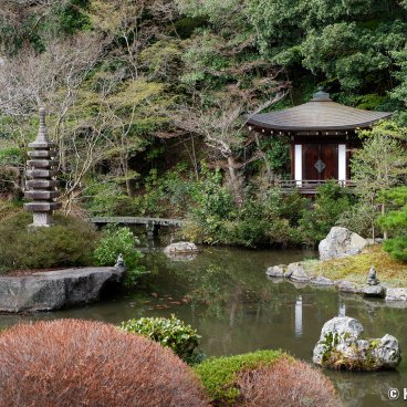 Bishamon-do (Kyoto), Bansui-en Japanese garden set around a pond