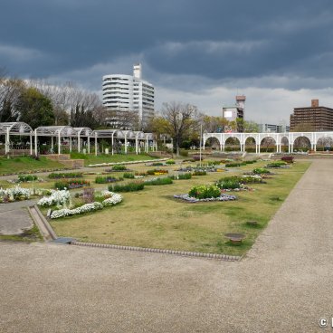 Osaka Gokoku-jinja, Suminoe Park near the shrine