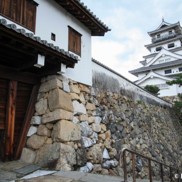 Imabari Castle (Shikoku), Gate, fortified wall and Tenshukaku keep