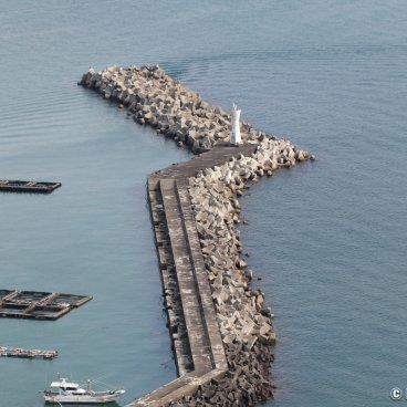 Takozushiyama (Wakayama), View on a seawall in Wakanoura Bay
