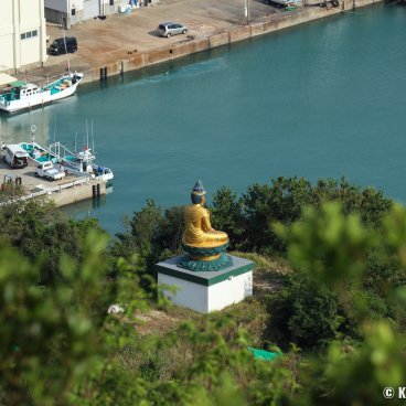 Takozushiyama (Wakayama), Buddha statue above Wakanoura Bay