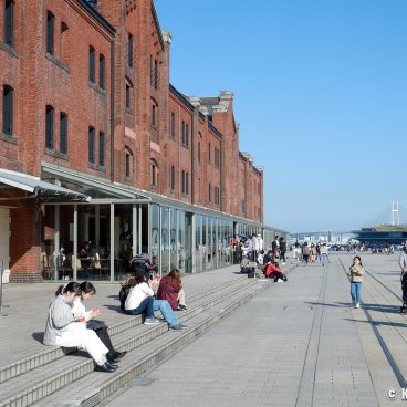 Akarenga Soko Warehouse (Yokohama), Esplanade between the 2 buildings