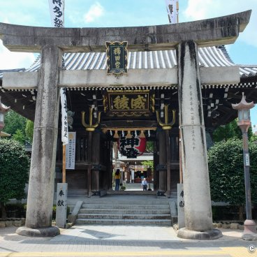 Kushida-jinja (Fukuoka), Torii gate and main gate