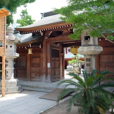 Kushida-jinja (Fukuoka), Secondary gate and shrine's enclosure