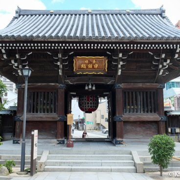 Kushida-jinja (Fukuoka), View on the back of the shrine's main gate