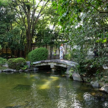 Yusentei Park (Fukuoka), Little bridge above the pond