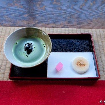 Yusentei Park (Fukuoka), Set of cold matcha green tea and traditional sweets in summer
