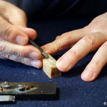Hanno Ozawa Hanko shop (Fuji City), Stamp making workshop with the owner 2
