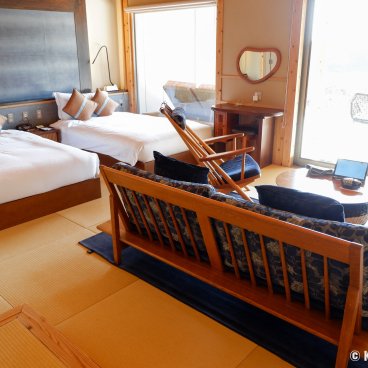 Basara-tei (Shima, Ise), Lounge area and bedroom in the Migiwa no mune (ichi) suite