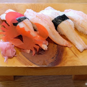 Crab nigiri sushi set, a specialty of Tottori prefecture