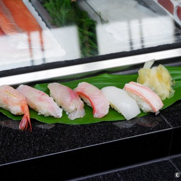 Hatsumi Zushi Honten (Fukui), Sets of nigiri sushi made with white-fleshed fish and sea food