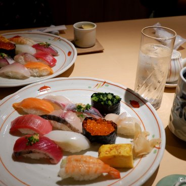 Sushidokoro Ginza Fukusuke Sunshine 60 (Tokyo), Set of nigiri sushi and gunkan-maki 2