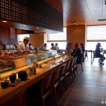 Sushidokoro Ginza Fukusuke Sunshine 60 (Tokyo), View on the restaurant and sushi counter