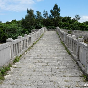Shimajiri Mangrove (Miyako-jima), Stone bridge on the walking path