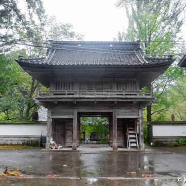 Oiwasan Nisseki-ji (Toyama), Temple's gate