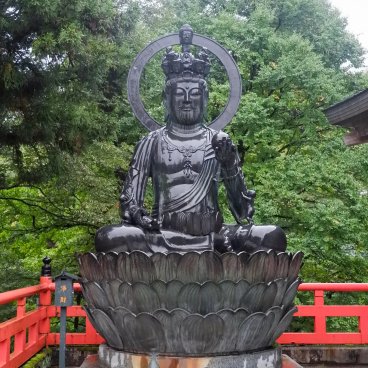 Oiwasan Nisseki-ji (Toyama), Statue of Kannon Bosatsu in the temple's grounds