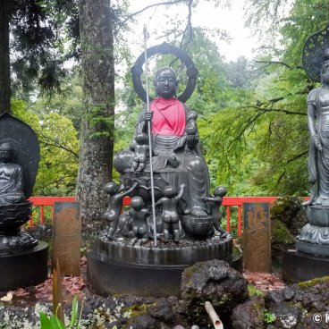 Oiwasan Nisseki-ji (Toyama), Jizo Bosatsu and various Buddhist statues