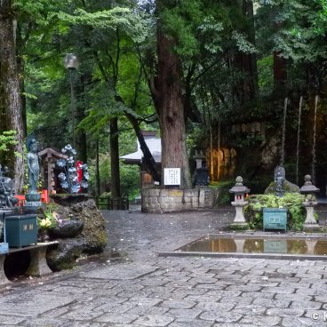 Oiwasan Nisseki-ji (Toyama), View on the temple's grounds