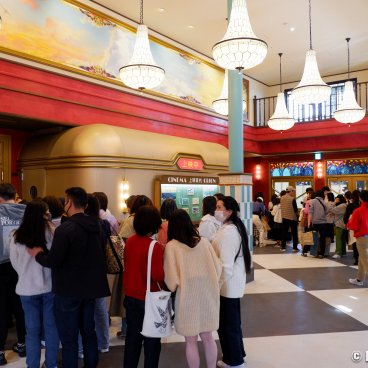 Ghibli Park (Nagoya), Waiting line for Orion Theater in the Grand Warehouse