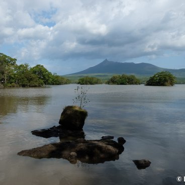 Onuma Park (Hokkaido), View on Lake Onuma and Mount Komagatake 2