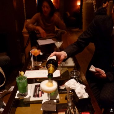 Roppongi Hills (Tokyo), Evening party at the bar Maduro