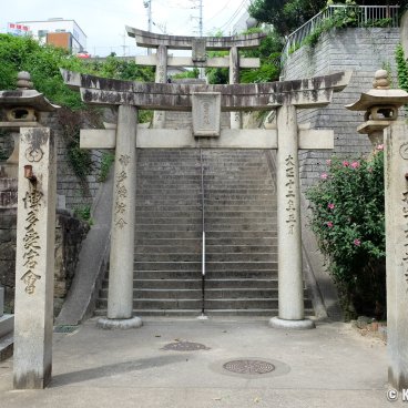Washio Atago-jinja (Fukuoka), Stairways and torii gates in the shrine's grounds
