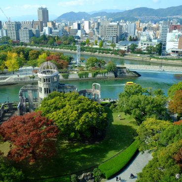 Hiroshima Orizuru Tower, Panoramic view on the Genbaku Dome and the Peace Memorial Park