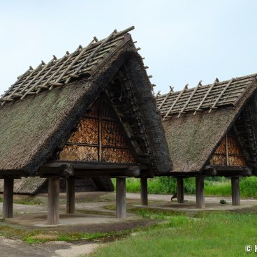 Yoshinogari Prehistoric Site (Kanzanki, Saga), Reconstitutions of Kura to Ichi warehouses