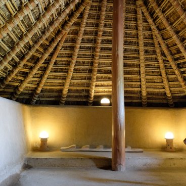 Yoshinogari Historical Park (Kanzaki, Saga), Inside view of a governor's house in the Yayoi period