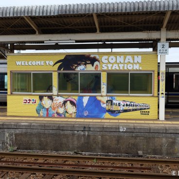 Hokuei (Tottori), Yura Station with Detective Conan-themed decoration
