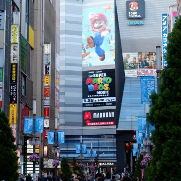 Godzilla Head in Kabukicho (Shinjuku, Tokyo), View from Kabukicho Central Road