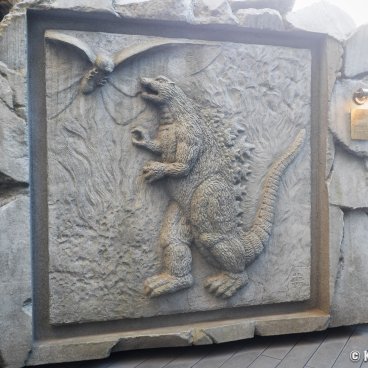 Godzilla Head in Kabukicho (Shinjuku, Tokyo), Stele displayed at Café Terrace Bonjour in the Hotel Gracery Shinjuku