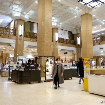 Yaesu (Tokyo), Inside view of Nihonbashi's Takashimaya department store (neighboring district)