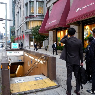 Yaesu (Tokyo), Nihonbashi's underground subway station exit (neighboring district)