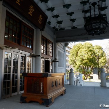 Yokoamicho Park (Tokyo), At the entrance of the Tokyo Metropolitan Memorial Hall