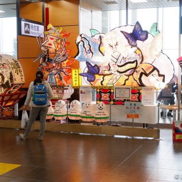 Shin-Aomori Station, Nebuta Matsuri festival themed decor
