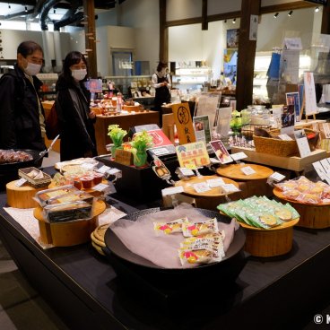 Koedo Kurari (Kawagoe), Souvenir shop Omiyage dokoro