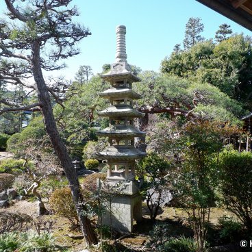 Shibamata (Katsushika, Tokyo), Stone pagoda in Suiken-en garden at Taishakuten Temple