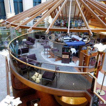 Wakura Onsen, Circular bar at the ryokan inn Kagaya