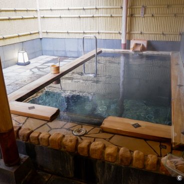 Yumoto Onsen Ohara Sanso (Kyoto), Outdoor bath with hinoki cypress wood bathtub