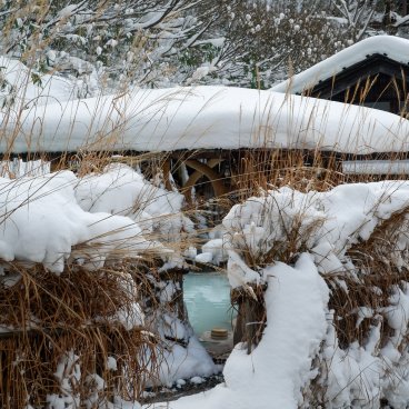 Tsuru-no-yu Onsen (Akita), Outside view of the outdoor common bath 2