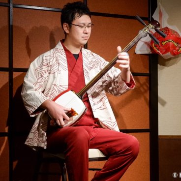 Hirosaki (Aomori), Tsugaru Shamisen player during dinner at the Hirosaki Park Hotel