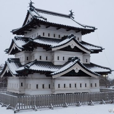 Hirosaki (Aomori), View on the keep under the snow in the castle's park
